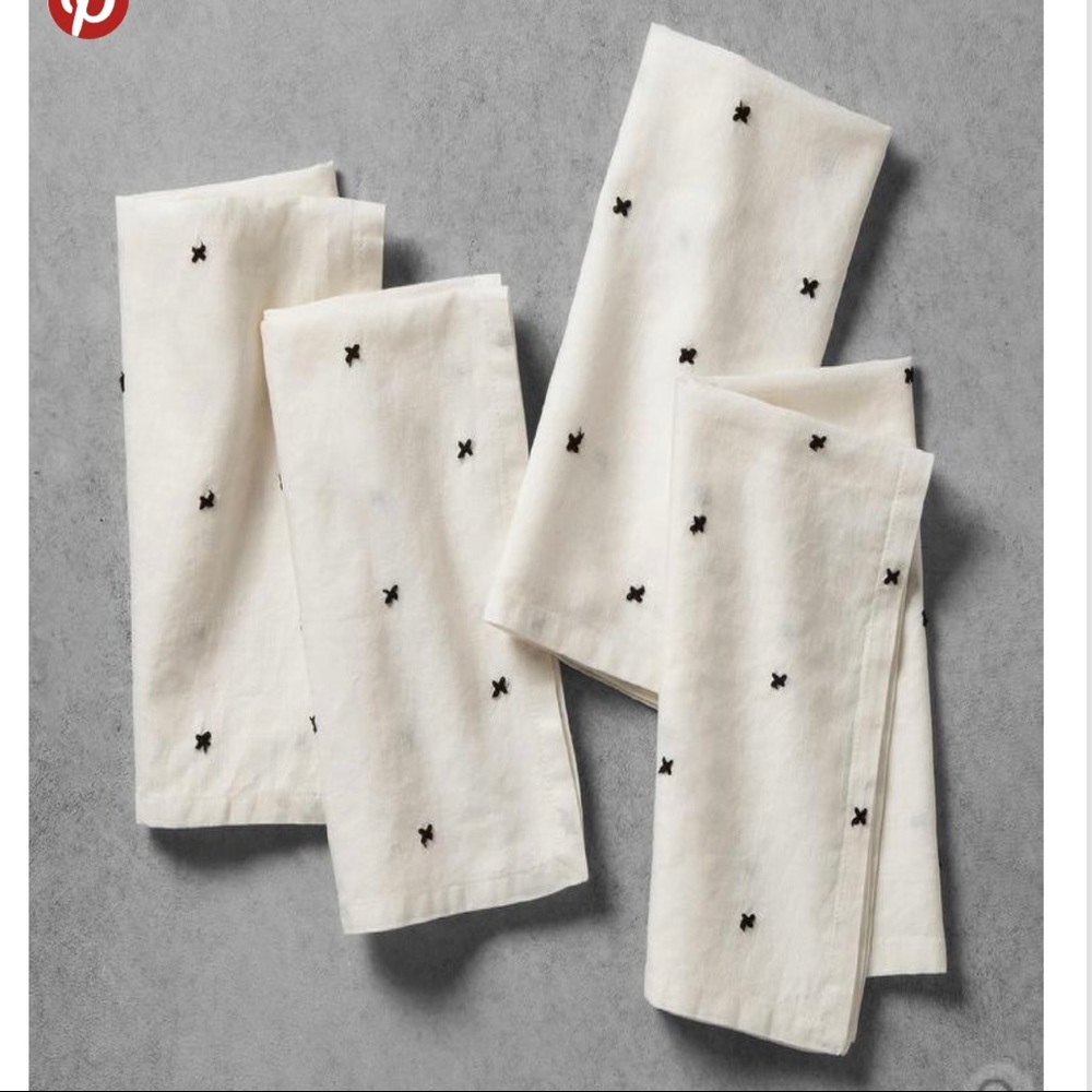 NWOT Heart & Hand Magnolia cream Linen Napkins with black X embroidery, set of 4